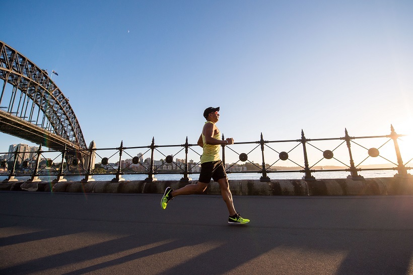 Re Conectar hombre corriendo columna unsplash