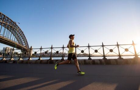 Re Conectar hombre corriendo columna unsplash