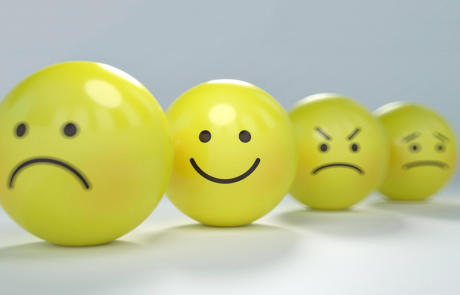 Columna de stock de smileys de ventas y marketing