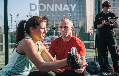Instructor de sentadillas de entrenamiento personal